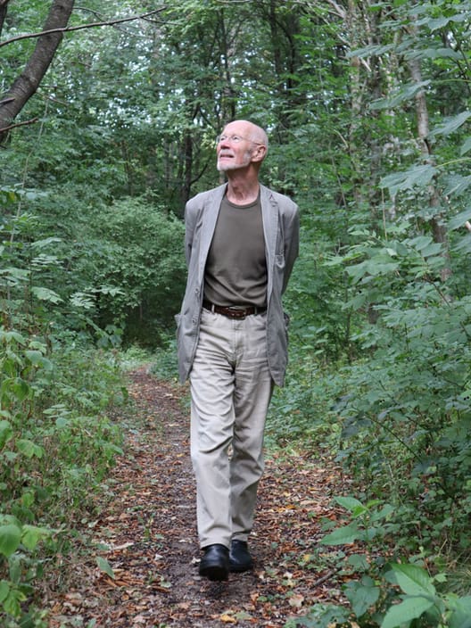 Den tidligere skovfoged Helge Daus har stået i spidsen for den praktiske gennemførelse af de første cirka 500 hektar af de bynære skovrejsninger ved Aarhus. Blandt dem er Børup Skov, som blev etableret i 1983.