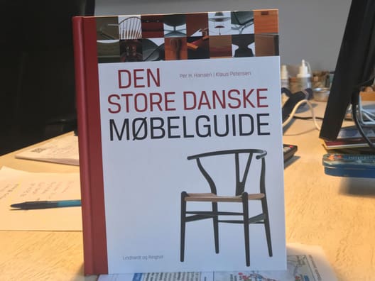 Vil man vide mere om de danske møbelklassikere kan Den store danske møbelguide anbefales. Den har bl.a. givet inspiration til dele af denne artikel.