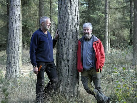 Skoven drives i et godt samarbejde mellem driftsleder Michael Hestbech (tv) og skovfoged H.C. Graversgaard.